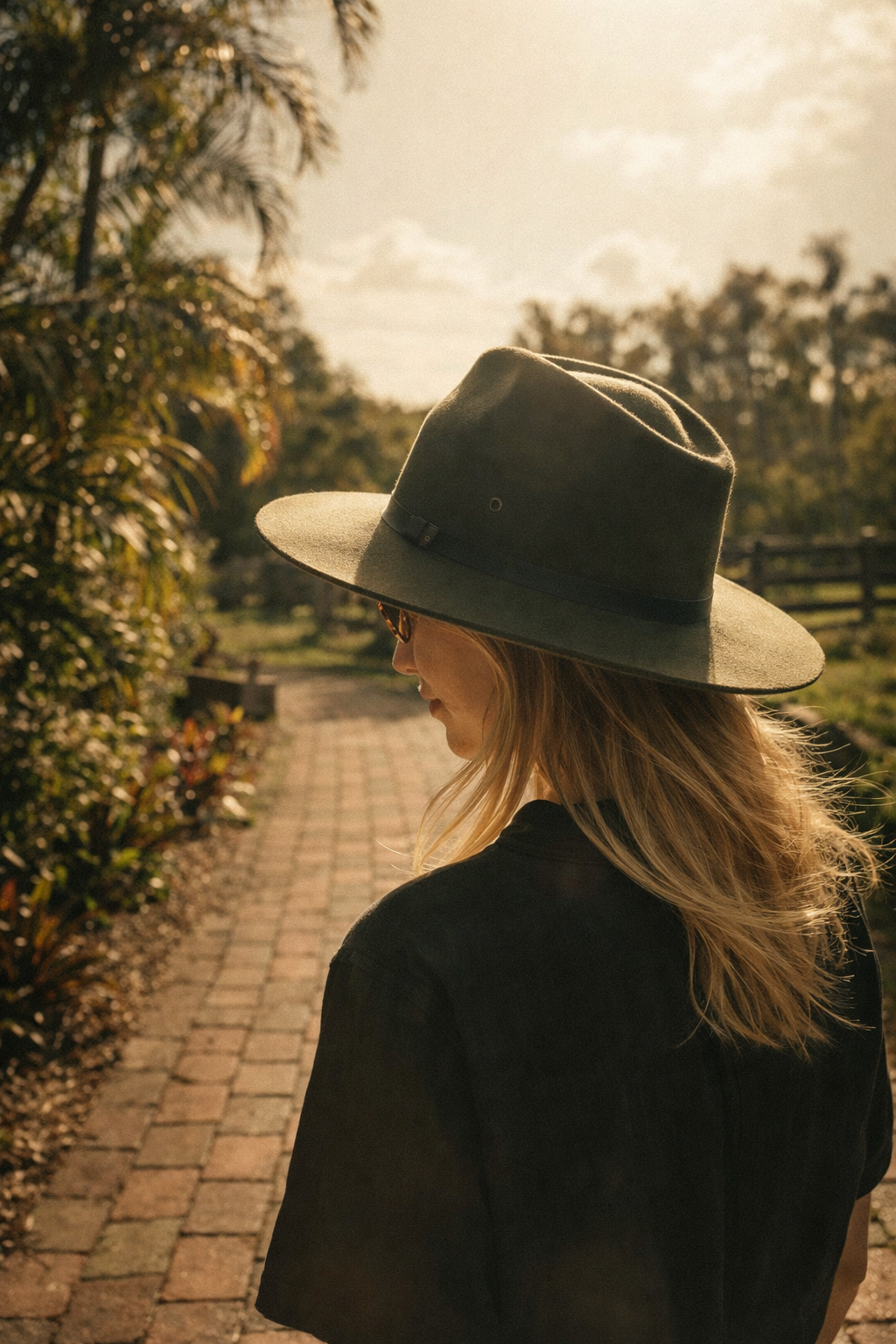 WIDE BRIM HAT - OLIVE
