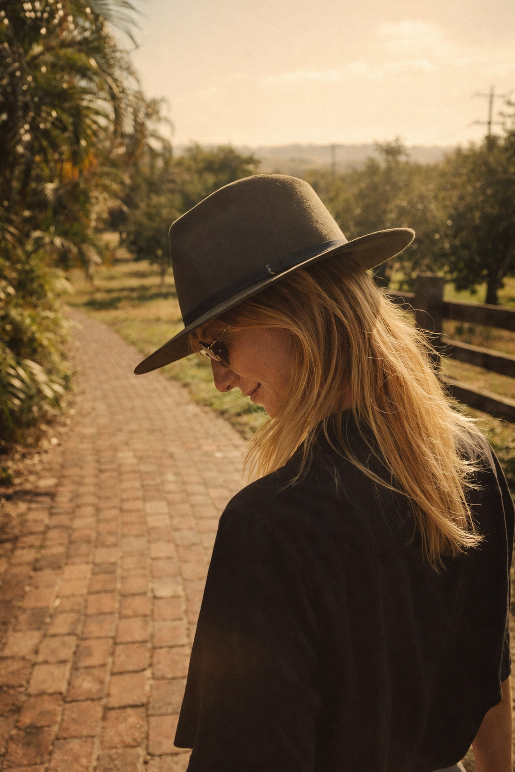 WIDE BRIM HAT - OLIVE